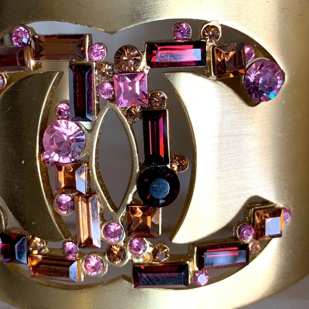 🦄 CHANEL Rare Pink Purple Jewel Stones Emerald Cut Gem Gold Bracelet Cuff CC💕 - Picture 2 of 16